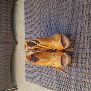 Free people Revolver open toe sandals/clogs?